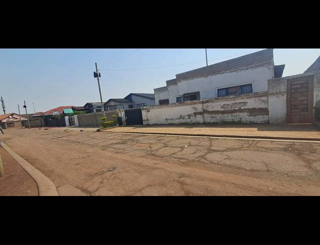 2 BEDROOM HOUSE FOR SALE IN THOKOZA EXT 2